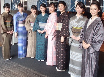 米沢織の着物姿の女性達